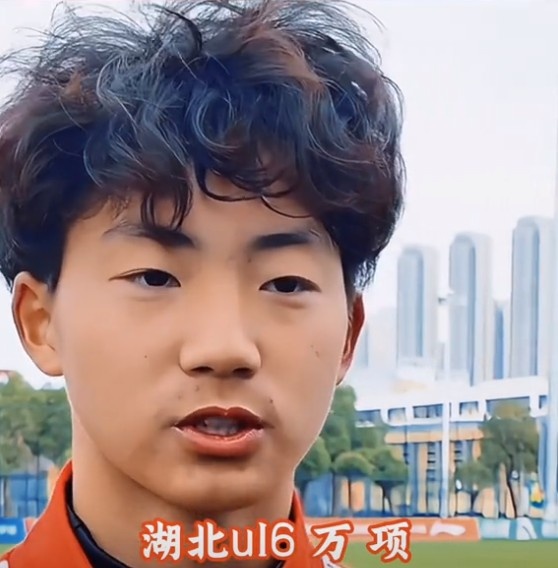 萬項談全運會吊射破門：發(fā)現(xiàn)門將站位不是很好，就很自信的射門