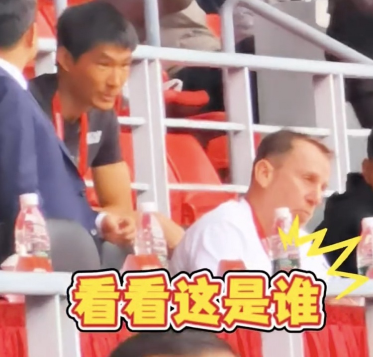 久爾杰維奇現(xiàn)身鹽城，現(xiàn)場(chǎng)觀看中國(guó)U22國(guó)足vs韓國(guó)