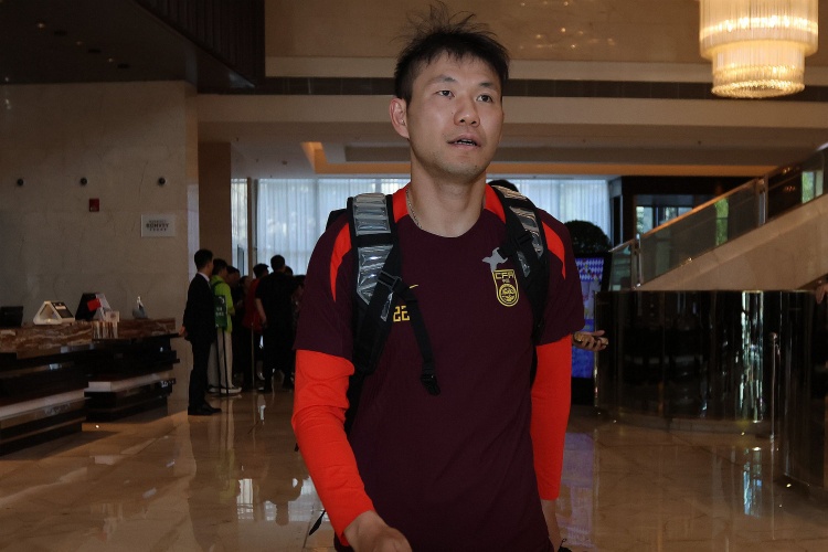 李源一3次助攻位居助攻榜榜首，李璇：再看伊萬發(fā)言覺得有種錯亂