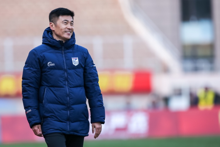 足球報(bào)：大連英博低調(diào)備戰(zhàn)，簽約贊助商為大連足球注入新活力